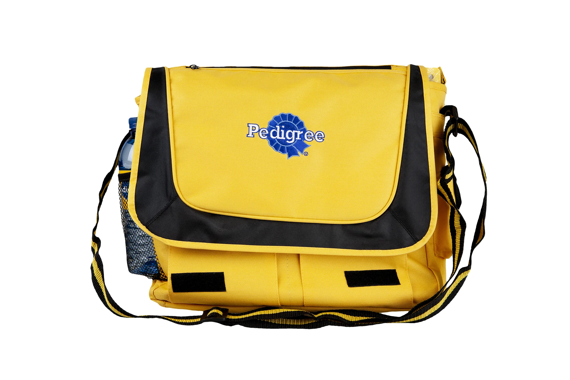 The wet food kit contained six cans of the new dog food flavors, six bowls, a placemat, serving spoon, brochure and flash drive in a printed, laminated corrugated box that opened into an easel.