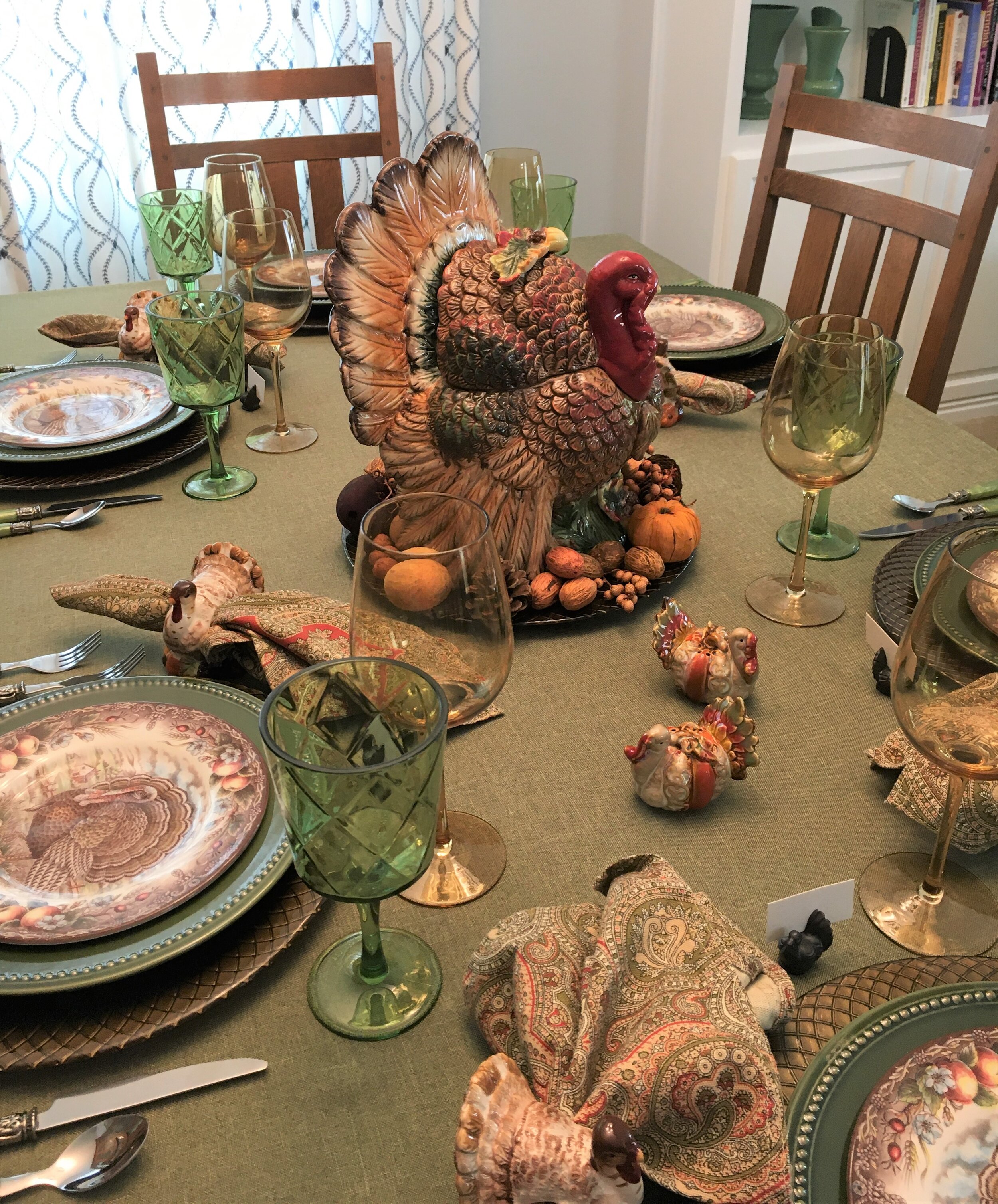 4 Different Thanksgiving Tablescape Ideas — Whispers of the Heart