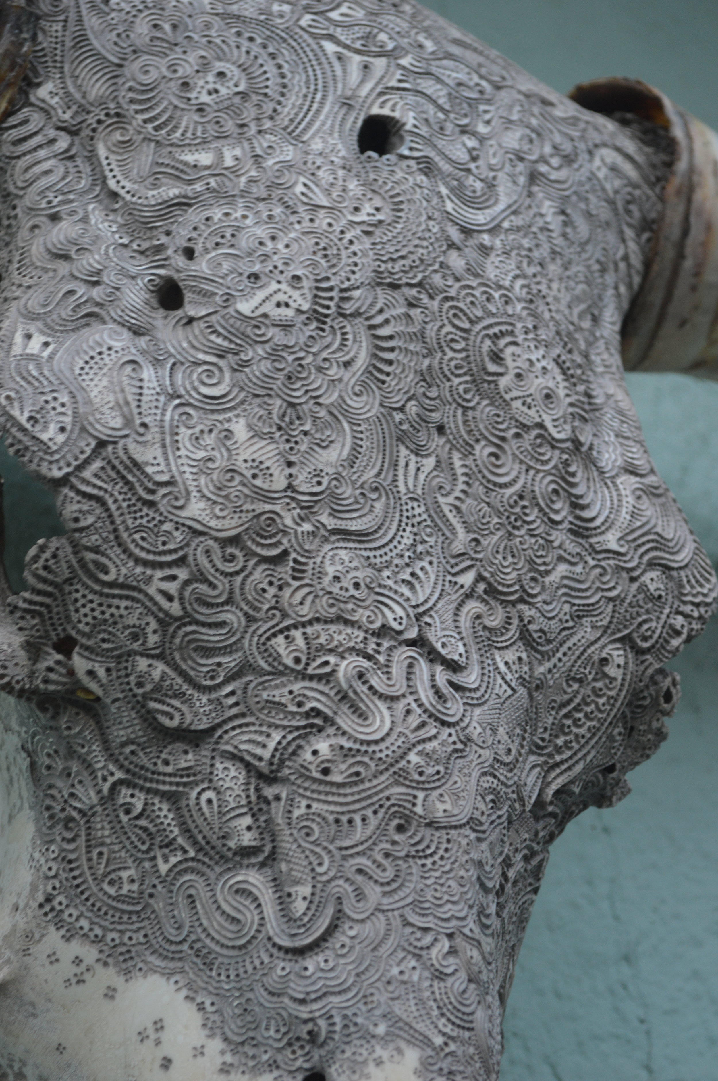 bull-skull-carving-artist-jason.JPG