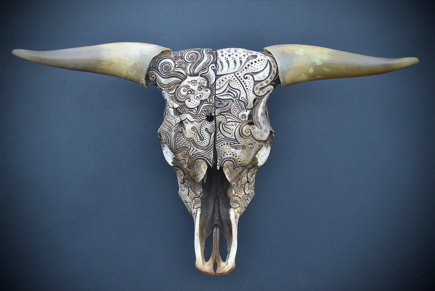 &ldquo;Ochre Bull&rdquo;

Rust/walnut ink, beeswax on carved bull skull. 

Part of an upcoming exhibition with @alexreisfar at @brassworksgallery 

#bullskull #artskull #carvedskull #skullcarving #jasonborders #ink #skullink #walnutink #rust #selfhyp