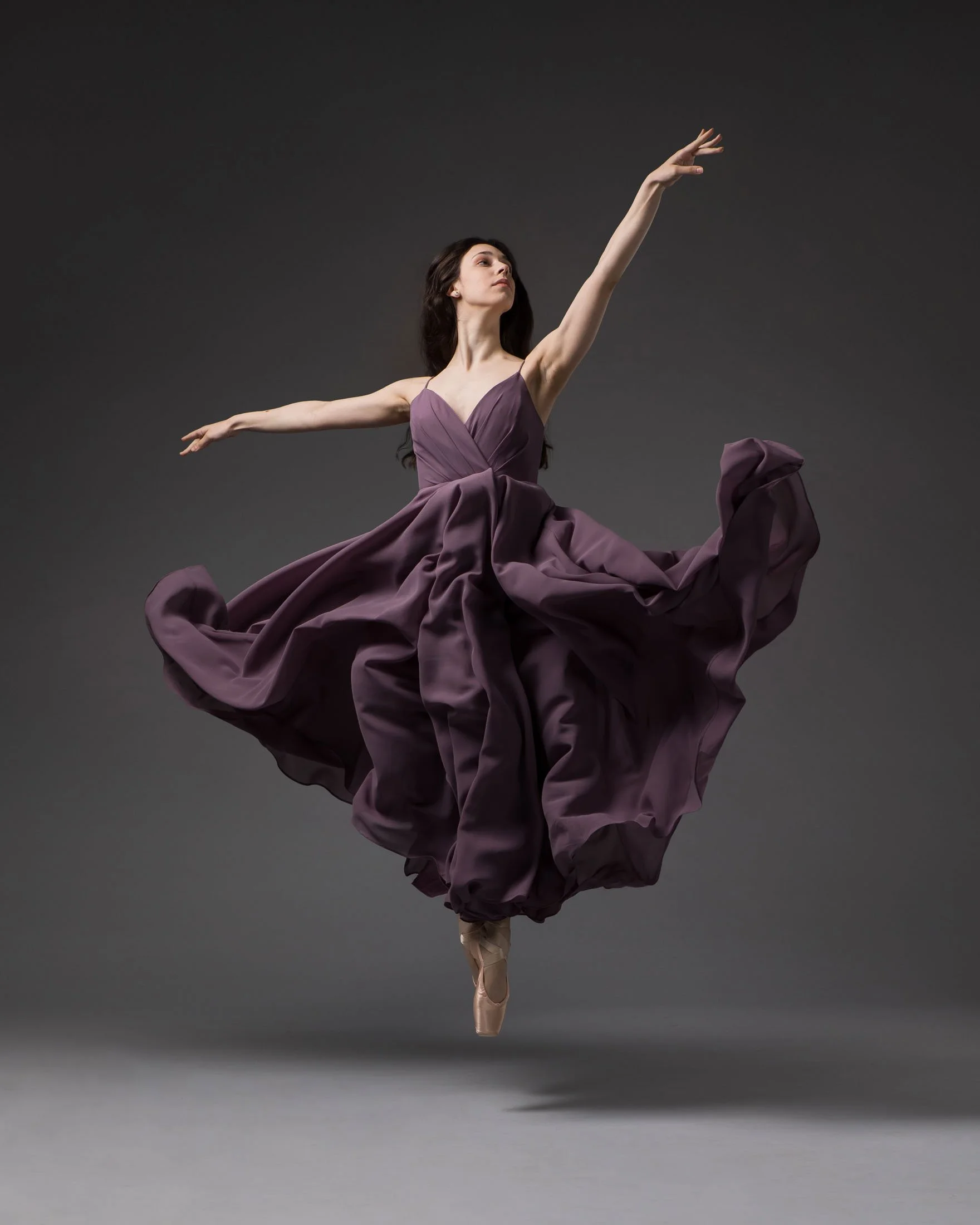 Philadelphia area ballet dancer on pointe