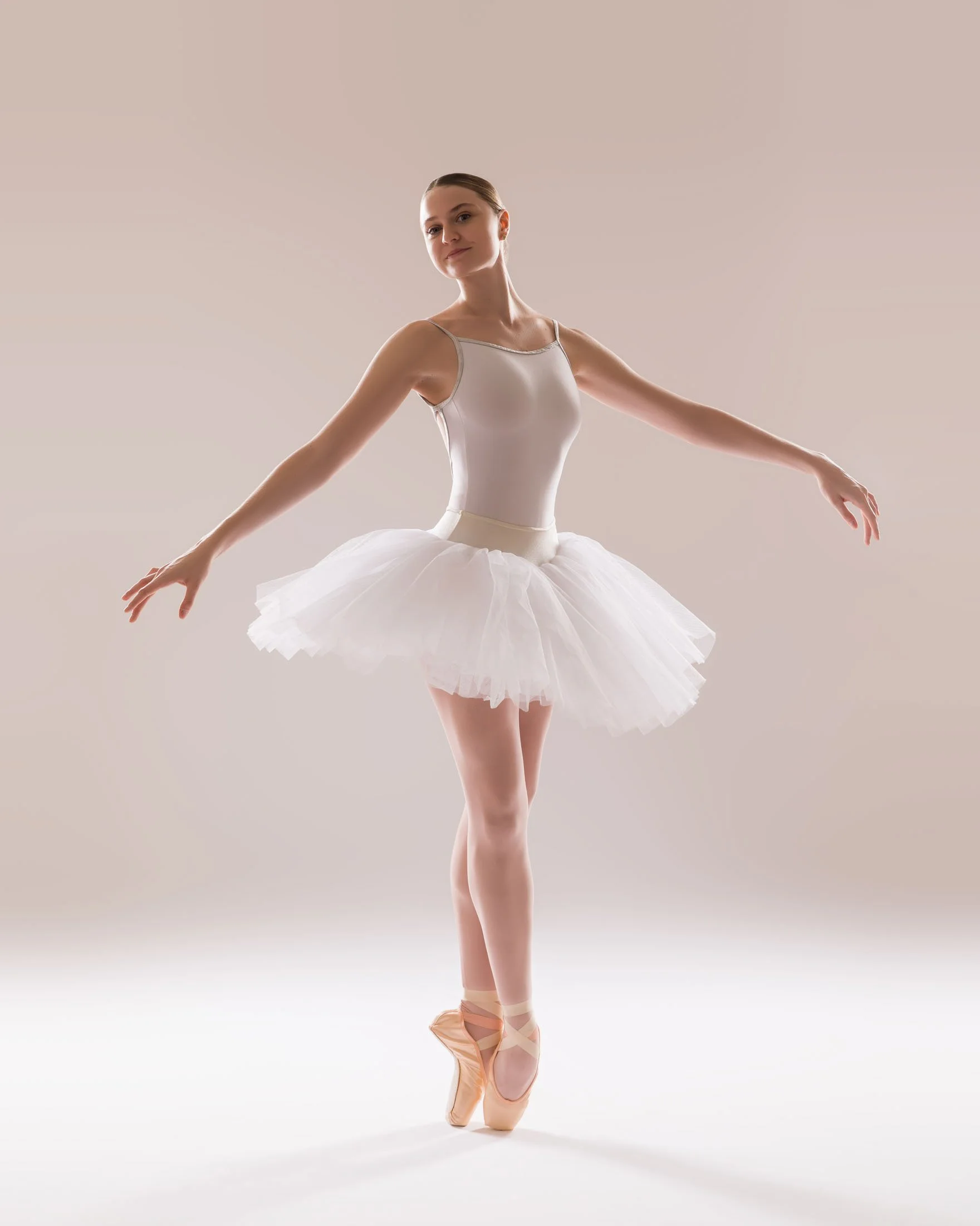 Balet dancer in elegant pose at photo session in Philadelphia's suburbs