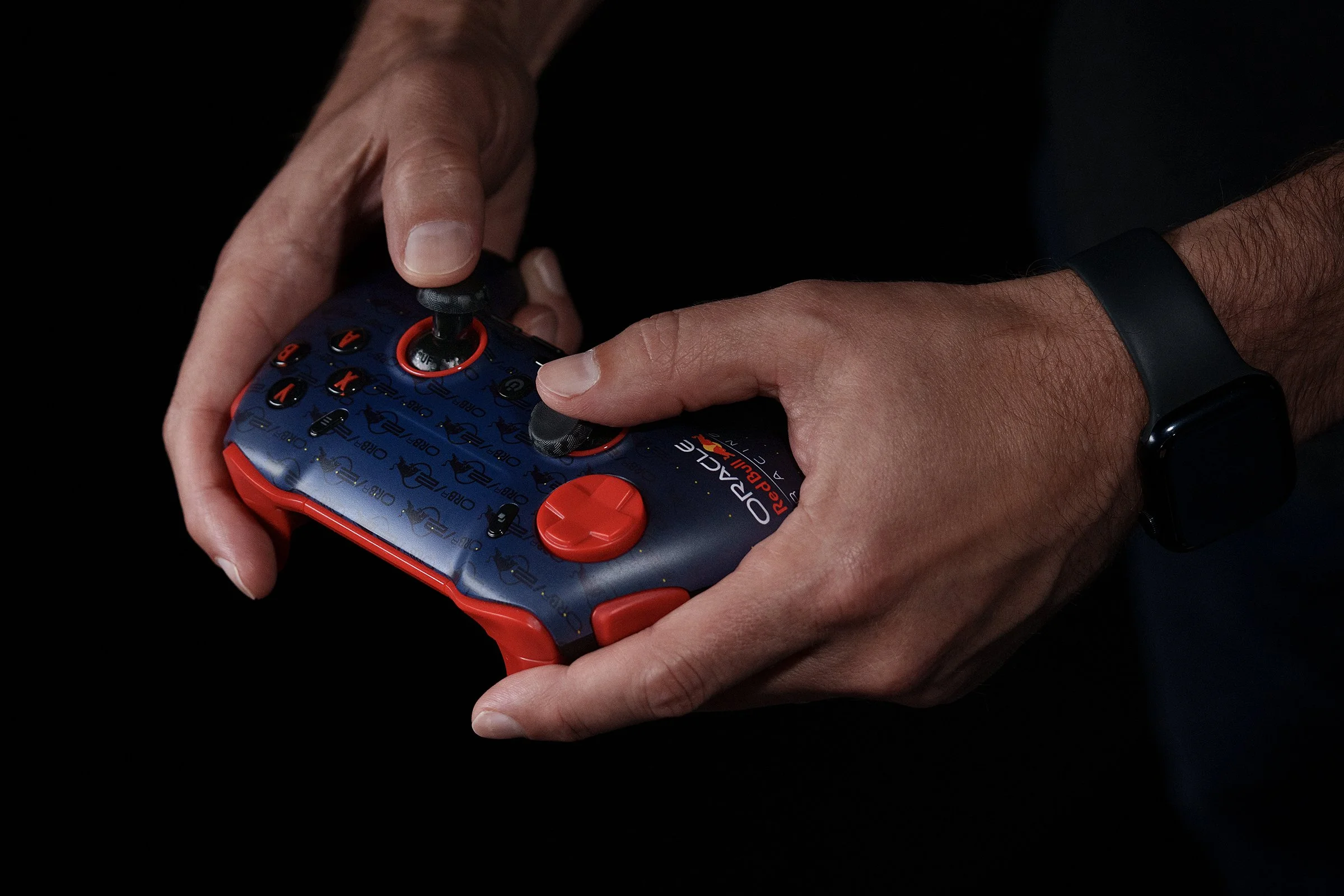 scuf_redbull_24shoot_03.jpg