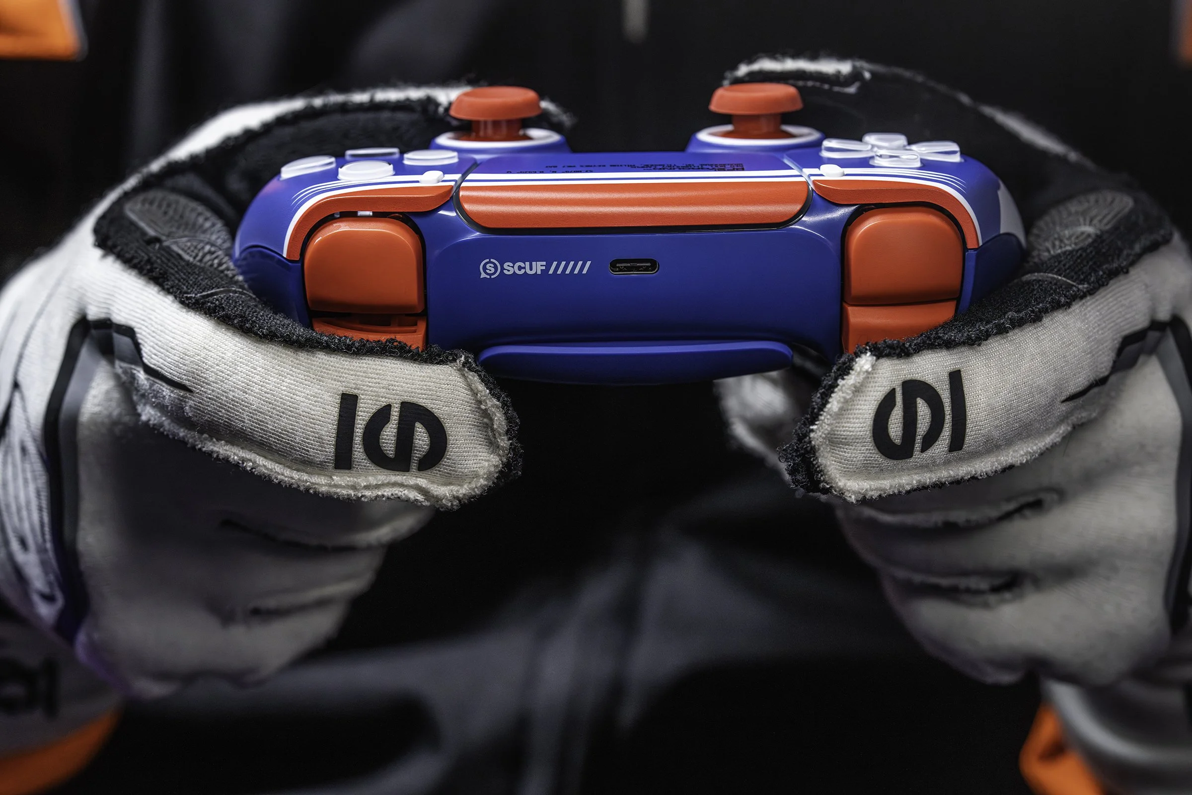 scuf_redbull_25shoot_02.jpg