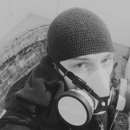  me, during work with epoxy resin// podczas prac z żywicą epoksydową 