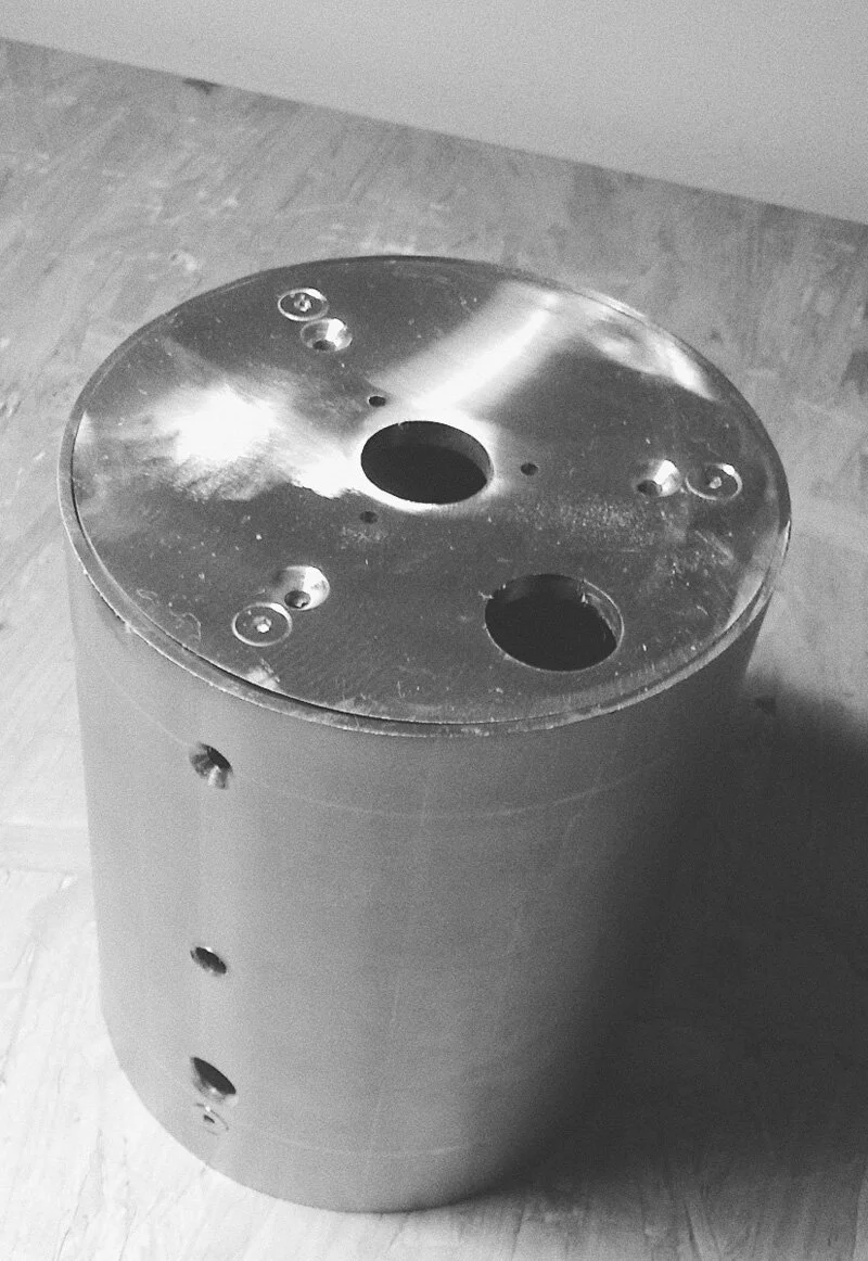  motor body before processing// obudowa silnika przed obróbką   ^  top  