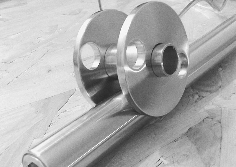  M/  ASC / roller// koło transportera  _  materials: exclusively stainless steel and glazed ceramic or wood handles; spotlights are installed on a mobile bogie [2m arm], vertical adjustment of the lamp is located under the bogie; reflectors can be tu
