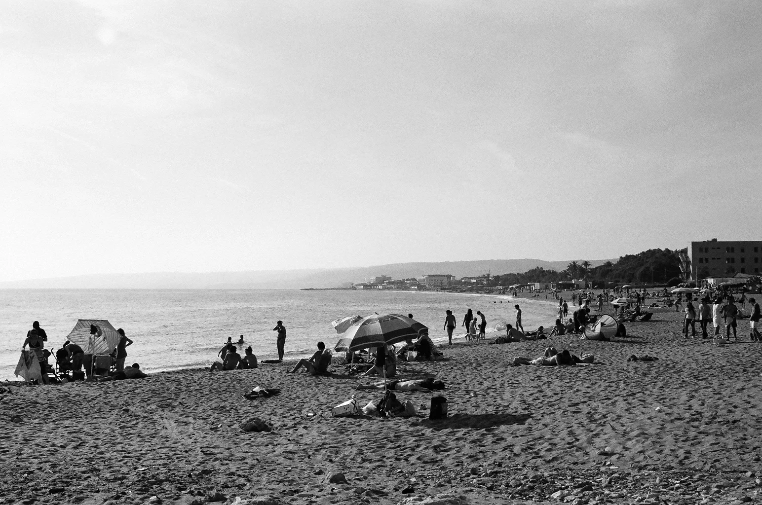 Canon B&W italian beach.JPG
