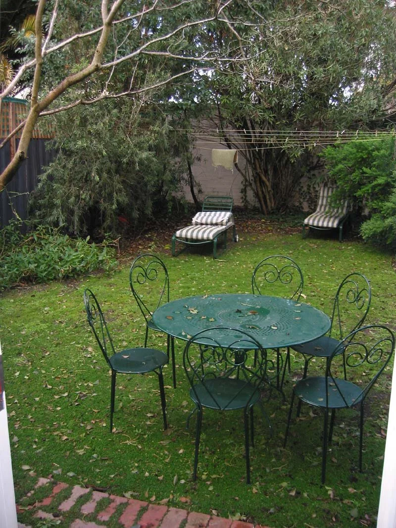 10 clendon crt BACK CRT YARD.JPG