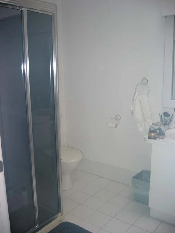 10 Clendon ensuite.jpg