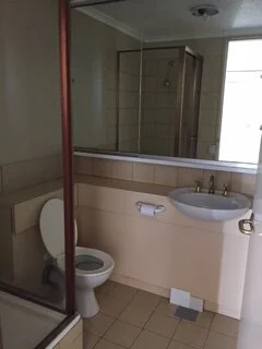Queen Ensuite - before.jpg