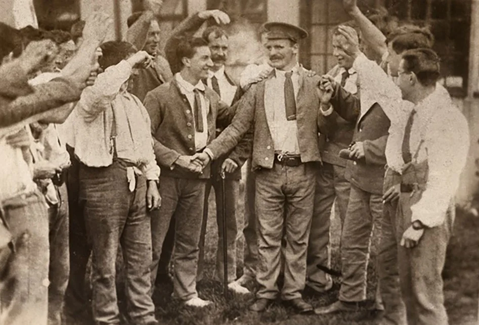 Martin O’Meara was congratulated by fellow wounded patients following the announcement of his Victoria Cross. Photo: Australian War Memorial.