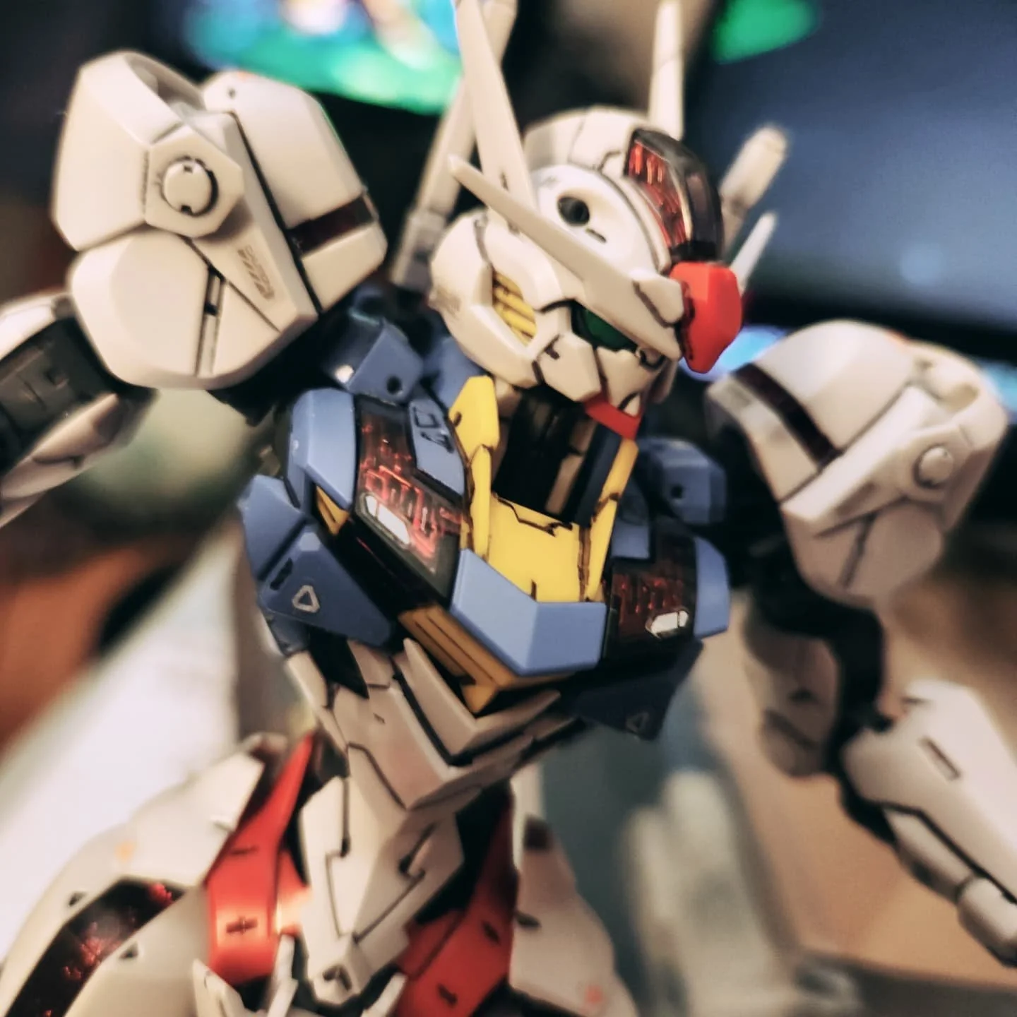 I did it. I made this robot. It took a week! The stickers were the hardest part.

#gunpla #modelkit #gundam #thewitchfrommercury