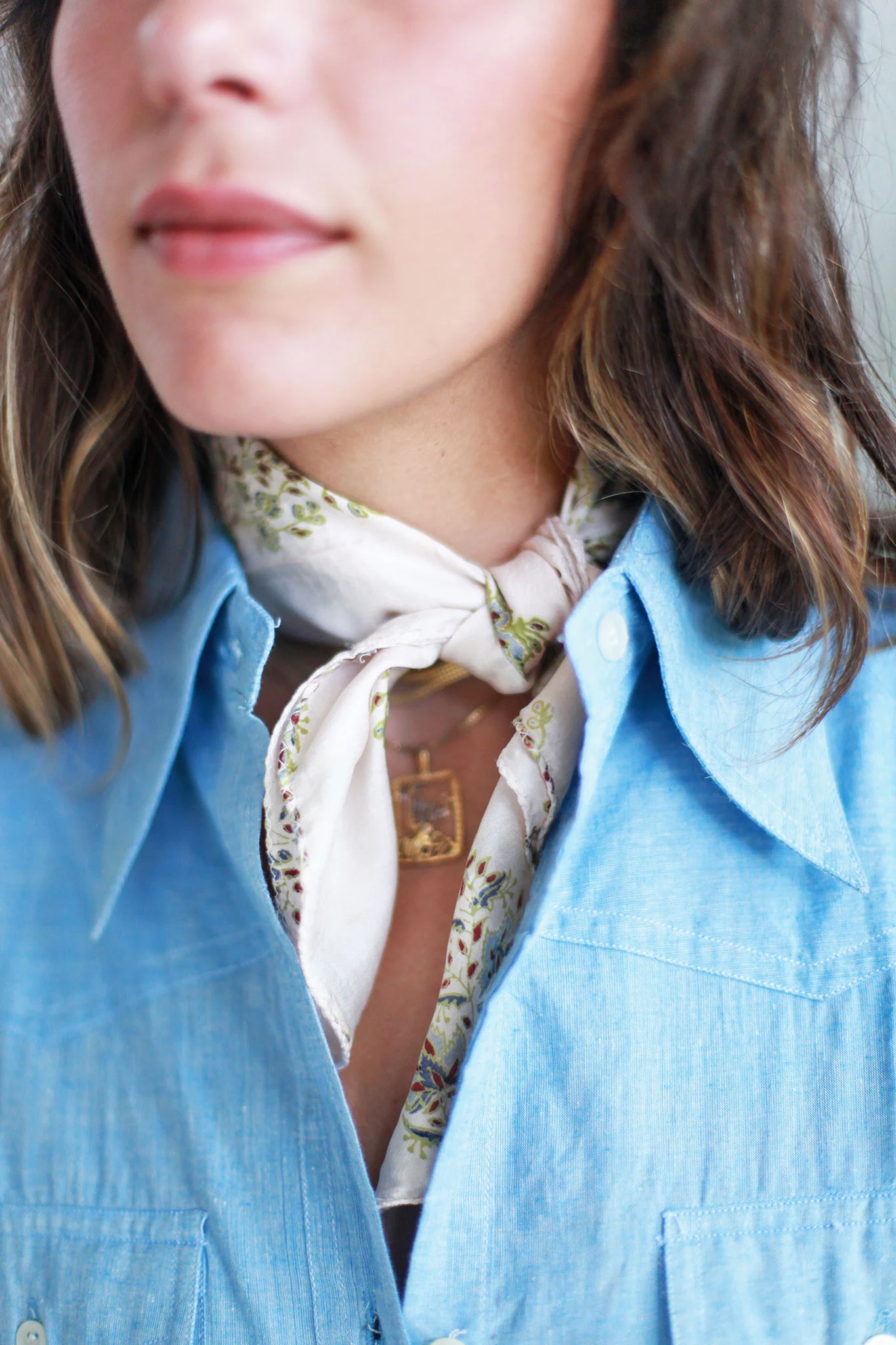 whitescarf3.jpg