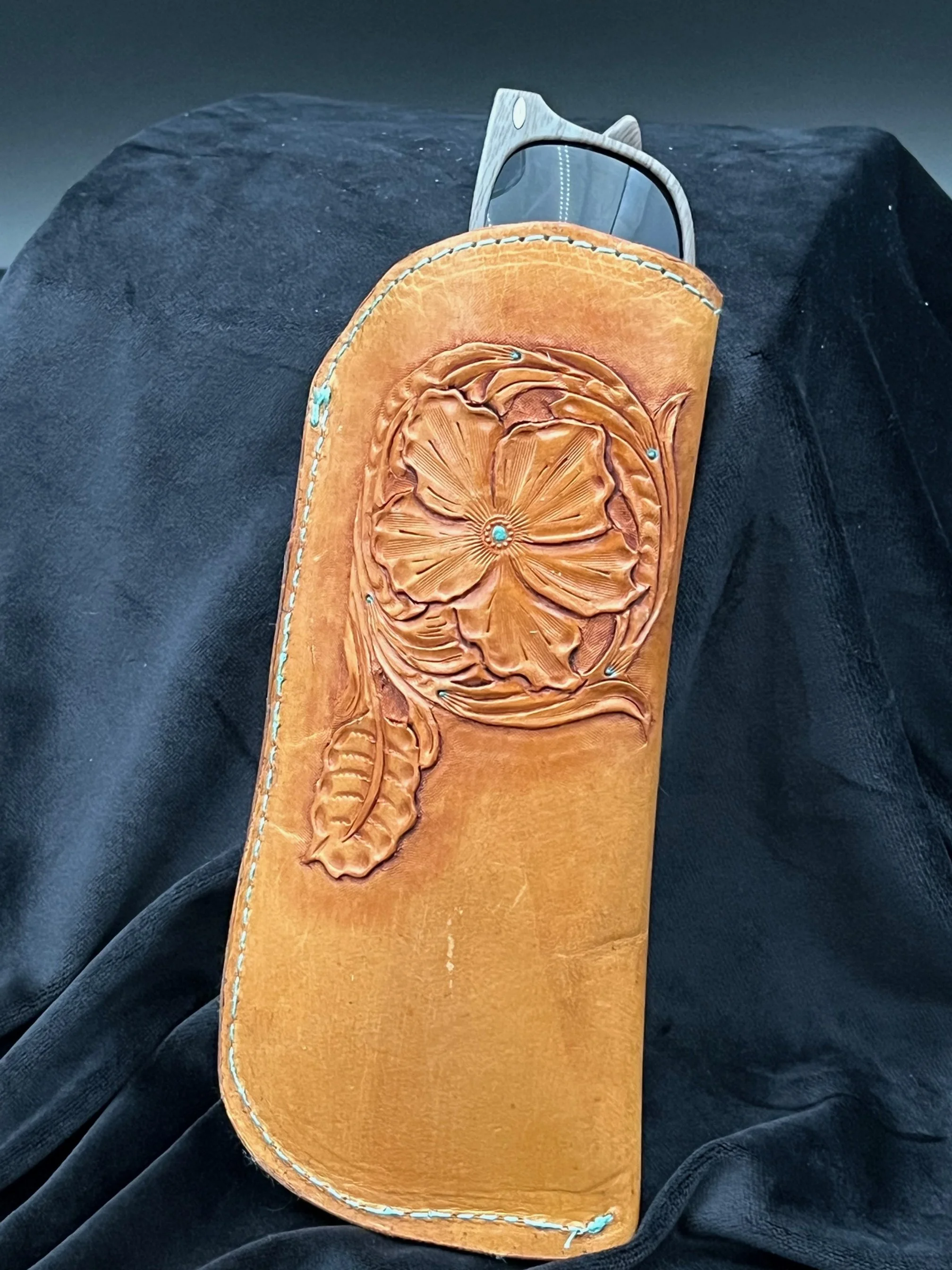 eyeglass case light with tourquoise.jpg