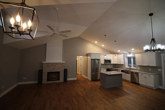 Interior inspiration to brighten up your Wednesday
.
.
.
.
.
.
.
.
.
#newconstruction #homesweethome #somersworthnh #kitchensofinstagram #newhampshire #nh #nhrealestate #netzerohome #zeroenergybuilding #solar #energystar