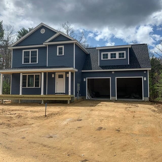 Siding ✅

For more information about how our zero energy ready homes can, save you thousands of dollars a year in utility bills visit out website FrancoeurProperties.com 
#newconstruction #solarready #nh #nhrealestate #newhome #energystar #greenview