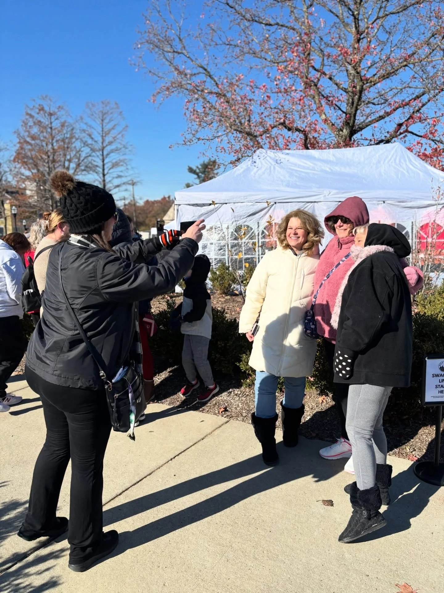We love seeing smiles like these! 😄 These friends were all smiles as they waited in line for their swag bags at a past Holiday Market. Moments like this capture the joy, excitement, and community spirit that make our Market so special. And don&rsquo