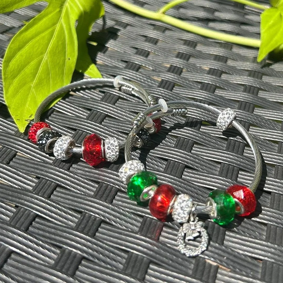 🌙✨ Say hello to @moondropstudio a handcrafted jewelry brand offering clay and beaded earrings and bracelets designed for comfort, style, and everyday wear.
Each piece is thoughtfully made to add a little charm to your day-to-day. This is Moon Drop