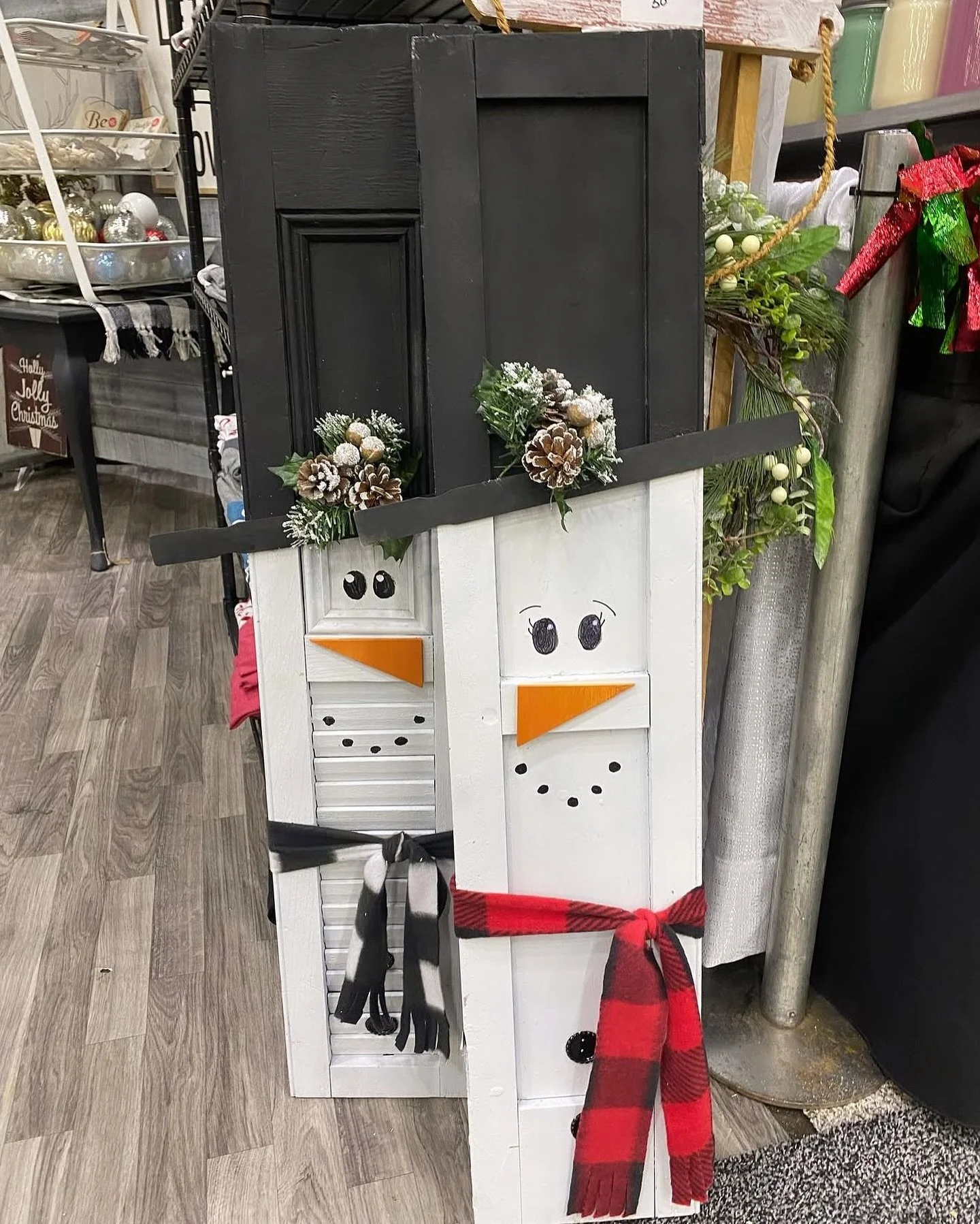 ⛄️✨ Say hello to @thethreersohio a passionate small business owner who loves Westwood, the markets, and the amazing community vibes!
From fun conversations and cool beats to sharing unique products, this vendor brings joy, creativity, and connection