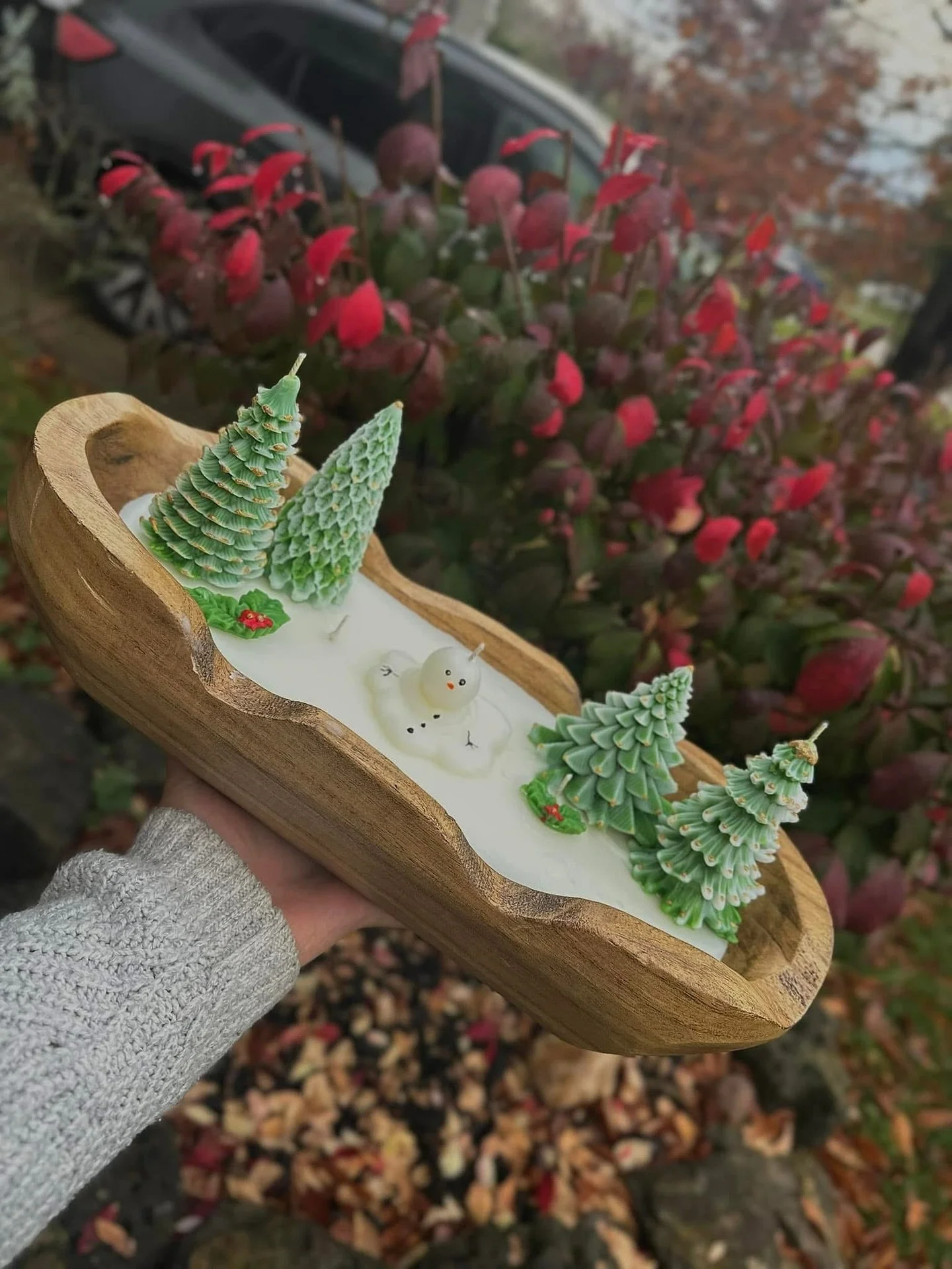 🕯️Say hello to the maker behind Ace Family Creations, a Cincinnati-based, woman-owned small business creating hand-poured candles, quirky car diffusers, and seasonal favorites. 

Each candle is made in small batches with a clean blend of coconut, ap