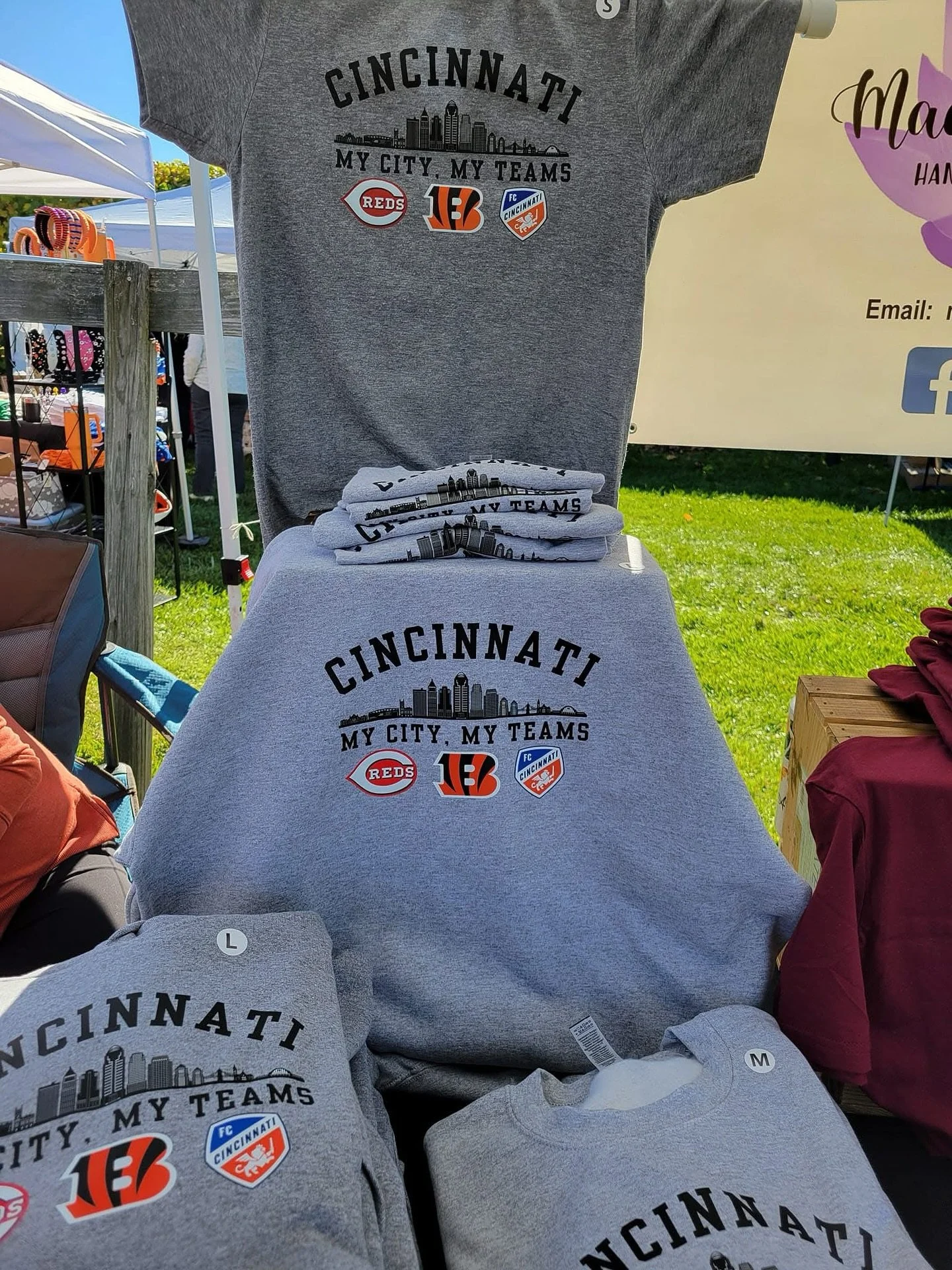 ✨🎁 Say hello to @madebymissy67 &mdash; a mother &amp; daughter-run business bringing a variety of customizable products to the West Side Holiday Market! 

They offer shirts, hoodies, keychains, badge reels, earrings, cups/mugs, and for the holidays,