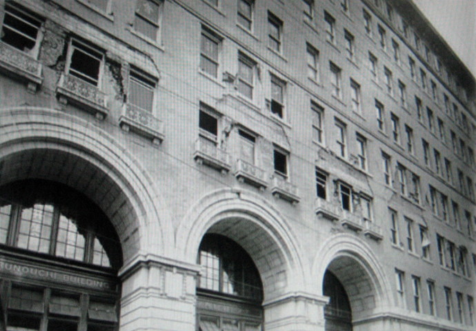 Damage to the Marunouchi Building. The original building was completed in 1923. Today's building was completed in 2002.