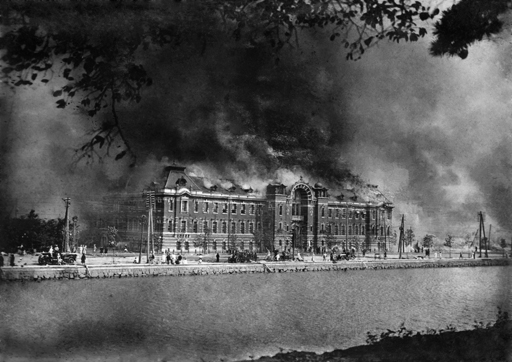Metropolitan Police Department burning at Marunouchi. Going, going, . . .