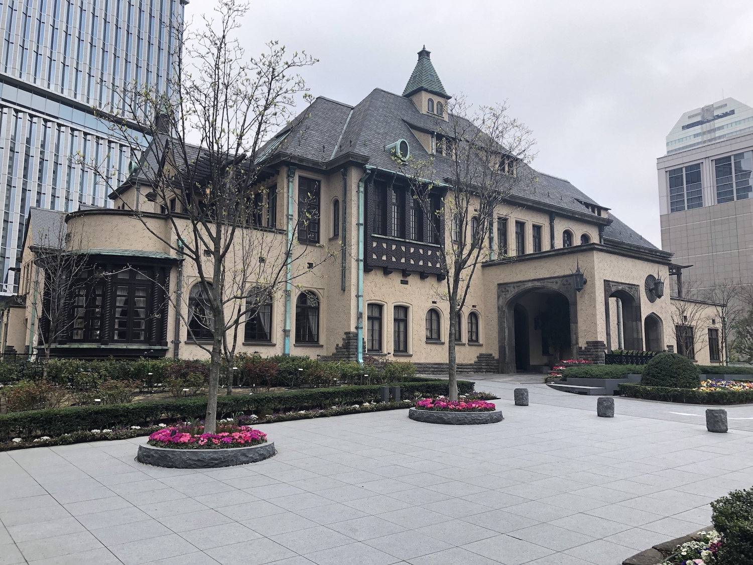 The Akasaka Prince Classic House was built in 1930 as the residence of Yi Un, the last crown prince of Korea. (旧李王家邸).