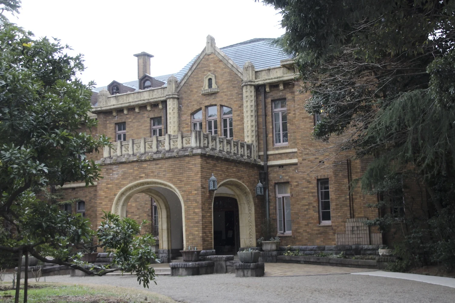 Former residence of the Maeda family, built in 1929-30. Maeda was the 16th head of the Kaga Domain (present-day Ishikawa and Toyama prefectures). The Maeda rose to prominence as daimyō under the Tokugawa Shogunate and were second only to the Tokugawa Clan in regards to land value.