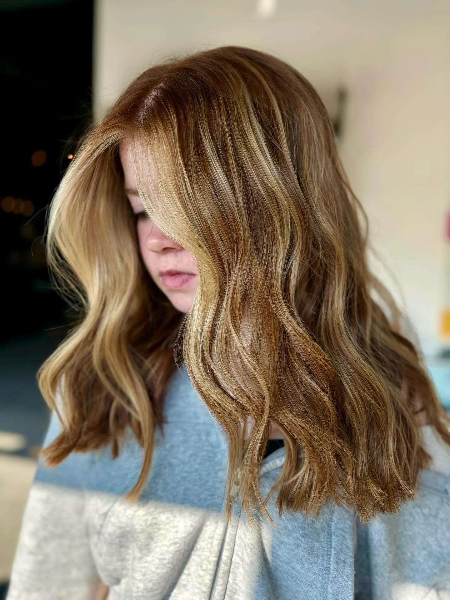 Serving up a little strawberry delight 🍓✨ with creamy pops of brightness to frame her face just right 💕

#BozemanHairStylist #Bozeman #EvolveBozeman #StrawberryBlonde