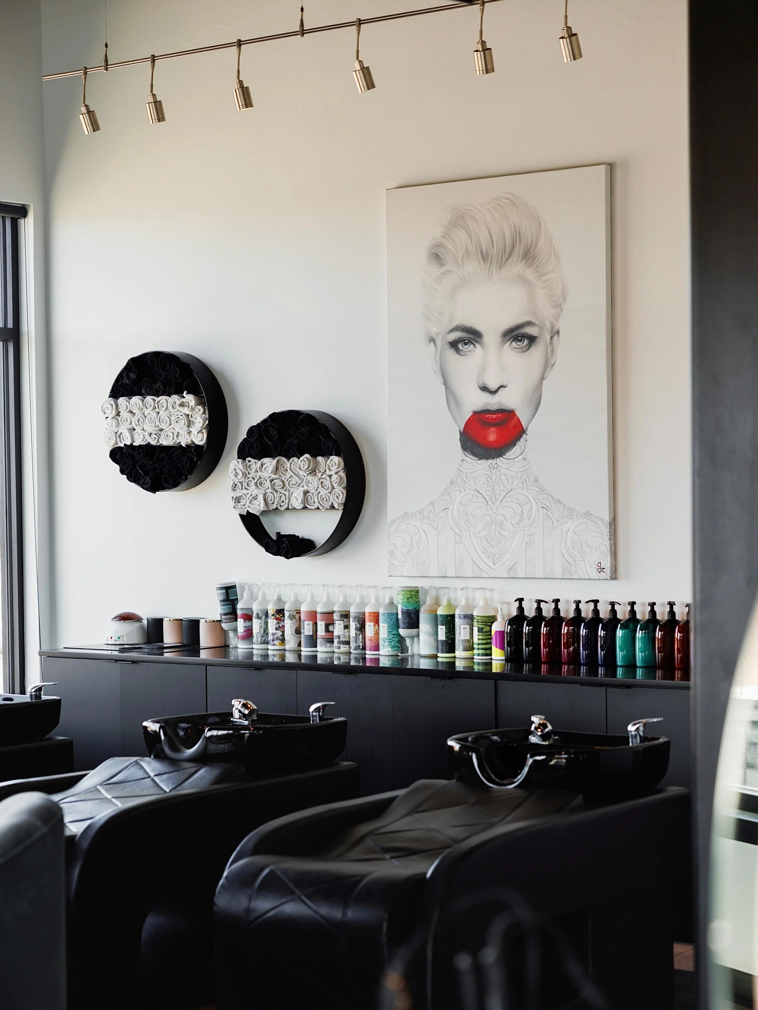 A moment to unwind. ✨ Featuring Oribe + R+Co for hair that feels as good as it looks. 

#Salon #EvolveBozeman  #Oribe #RandCo #LuxuryHair