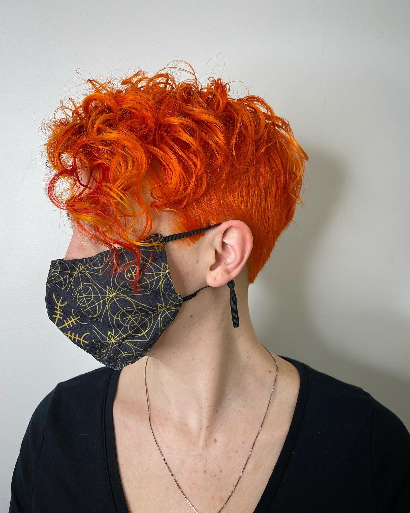 Dimensional orange created by @tiffanyshuck using #pravanavivids and styled with #cultandking Pomade and Balm.
.
#seattlesalon #seattle #haresalon #orangehair #shorthaircut #shorthair #naturalhaircare #nontoxichaircare #curlyhair #shortcurlyhair #cur