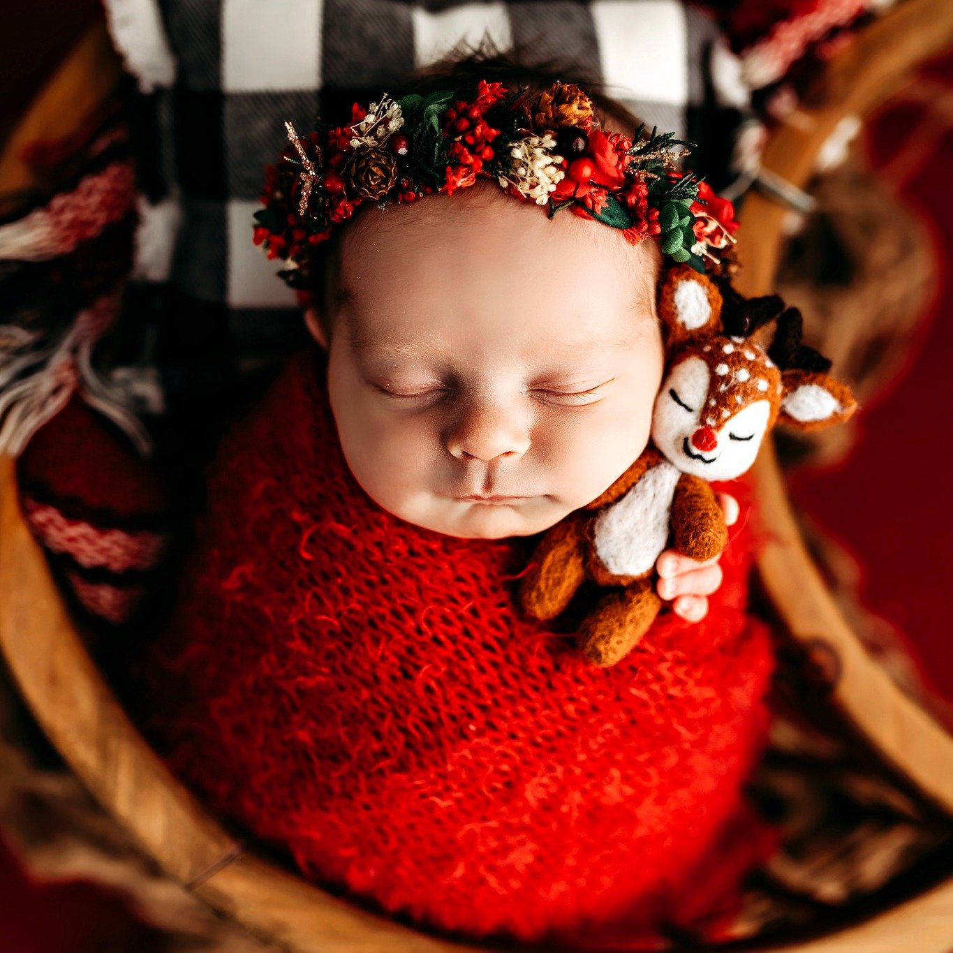 Baby Autumn is up next! 🎄

#newborn #newbornphotographer #dubuqueiowa #iowanewbornphotographer #seymourflashphotography