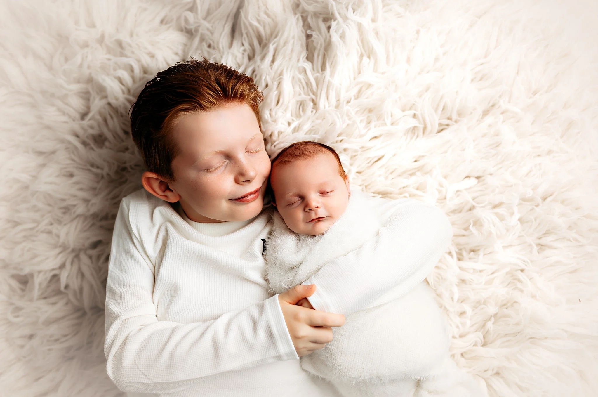 Okay seriously though, they have the exact same little smirk ☺️

#newborn  #sibling #seymourflashphotography #dubuqueiowa #iowanewbornphotographer