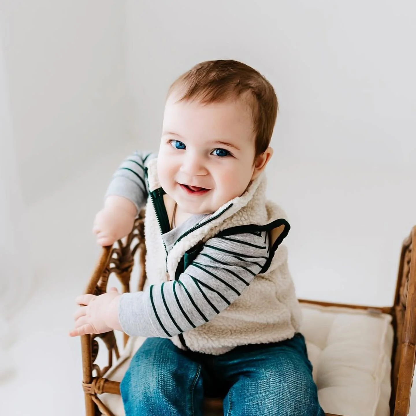 Handsome Theo 💙 #milestonephotos #babyboy #dubuqueiowa #iowaphotographer #seymourflashphotography