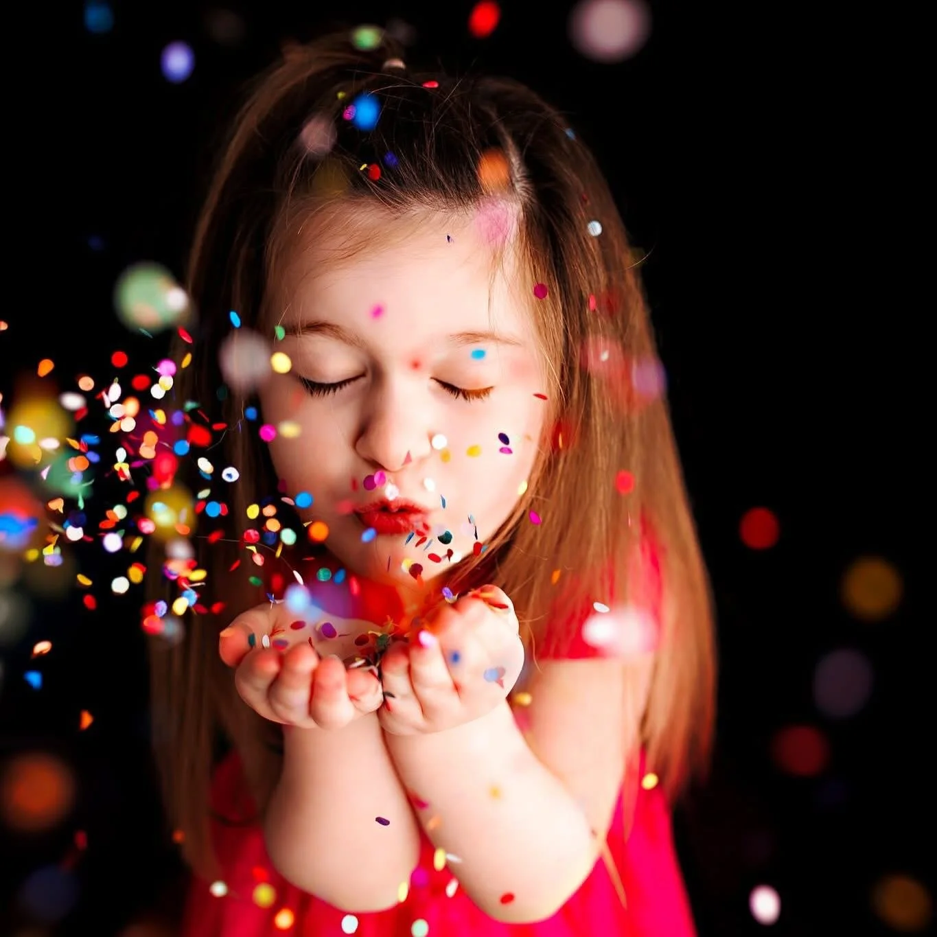 Frankie took her sparkle session seriously! 🤪✨ #sparklephotos #milestonephotos #dubuqueiowa #iowaphotographer #seymourflashphotography