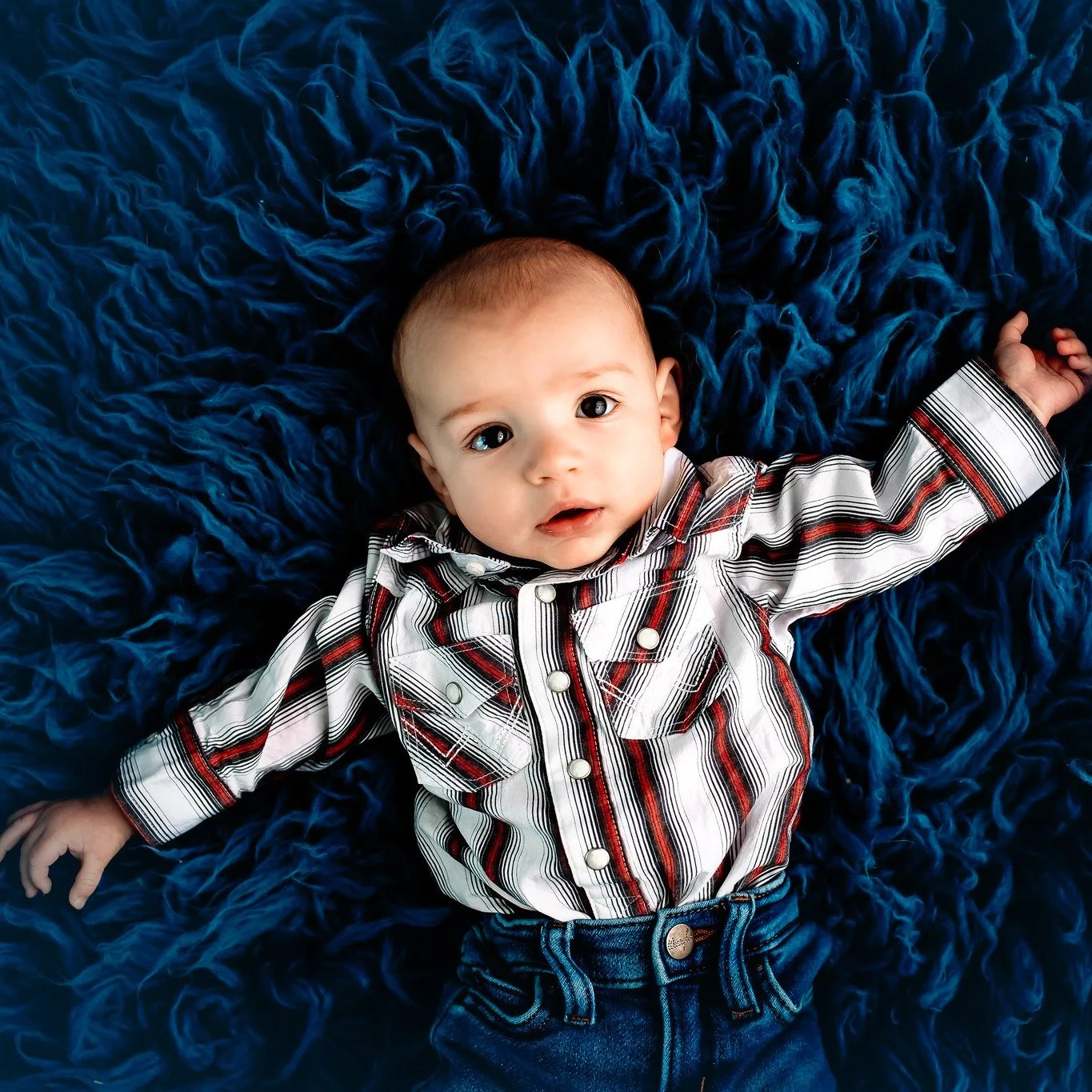 I am officially ✨BACK✨ from maternity leave, still enjoying all of our snuggles (and will get some of her photos shared soon) but SOOOO excited to get back to sessions too, I cannot wait to see everyone! We have SO many discounted sessions coming up,