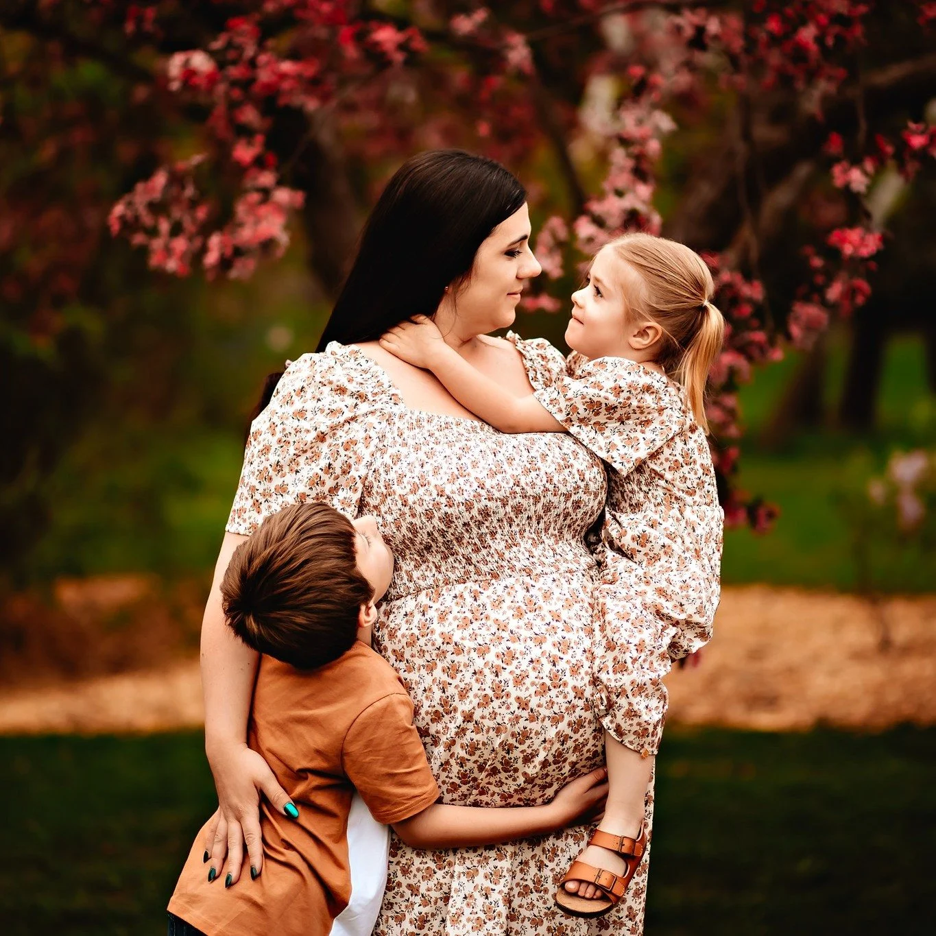 Love this gorgeous family! 💕

#mommyandme #iowaphotographer #dubuqueiowa #seymourflashphotography
