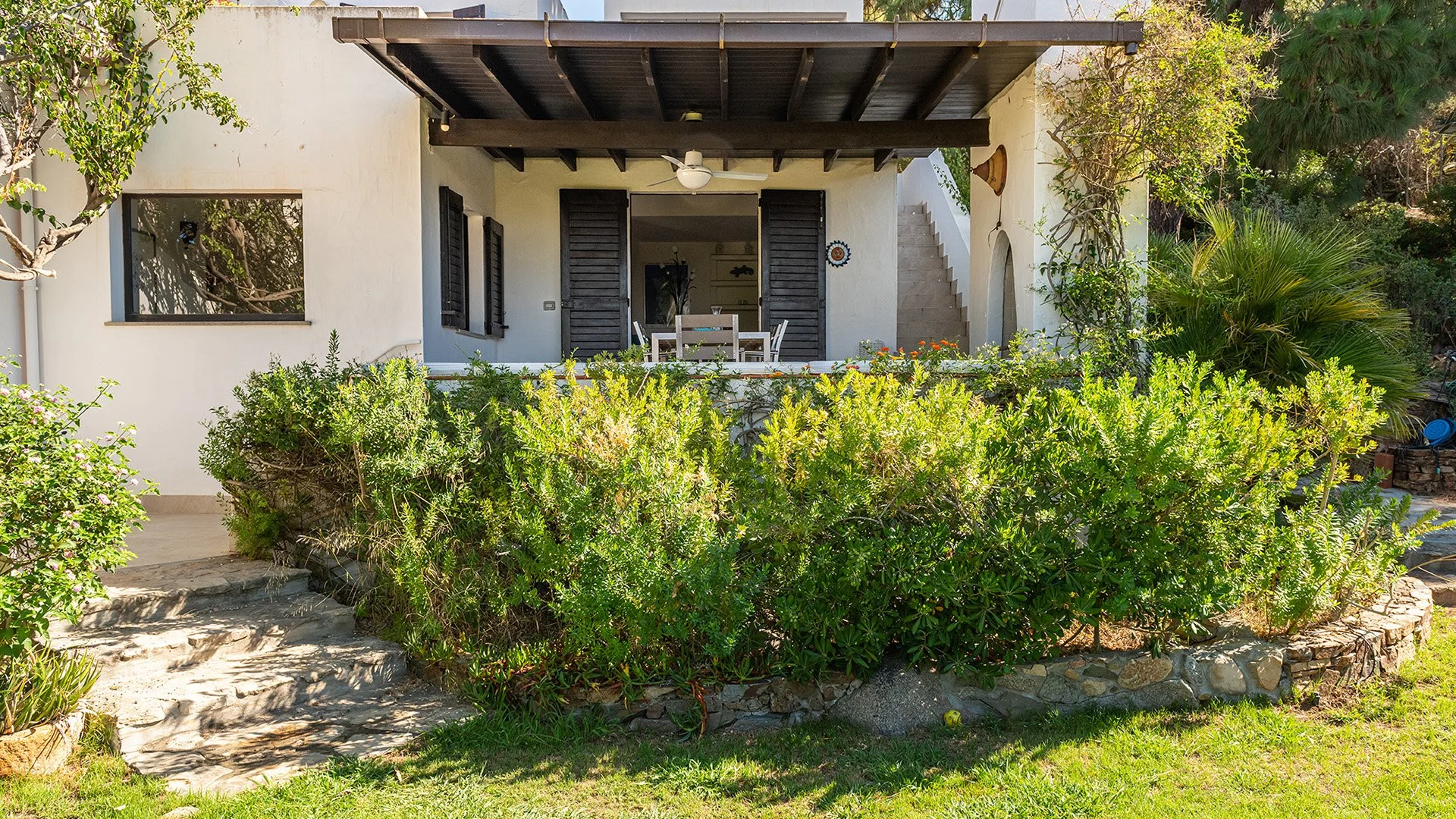  RESTYLING DI PATIO E GIARDINO DI TIPICA CASA AL MARE DEL SUD SARDEGNA. 