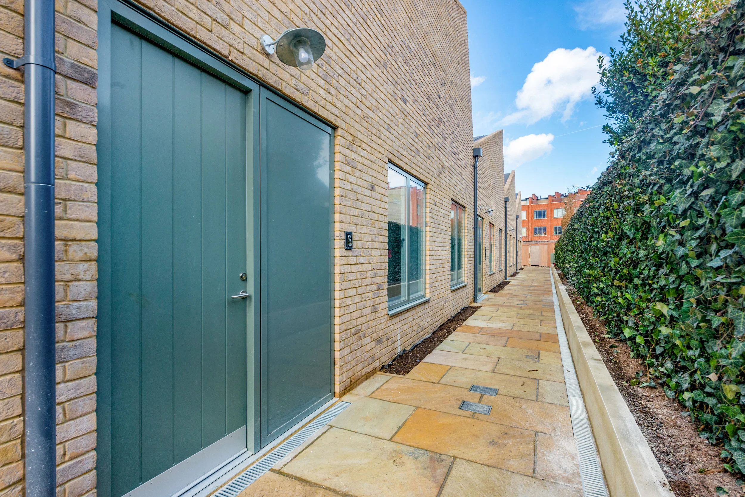 Longmans Mews Ph4.jpg