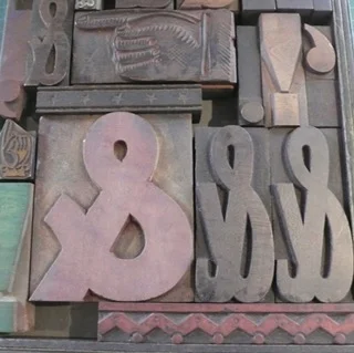 Some woody ampersands, punctuation and a printer's fist.