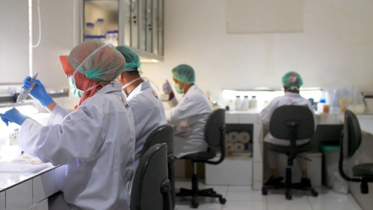 Revisi 7 VO Johnathan.00_03_36_07.Still048 (Medium).jpg