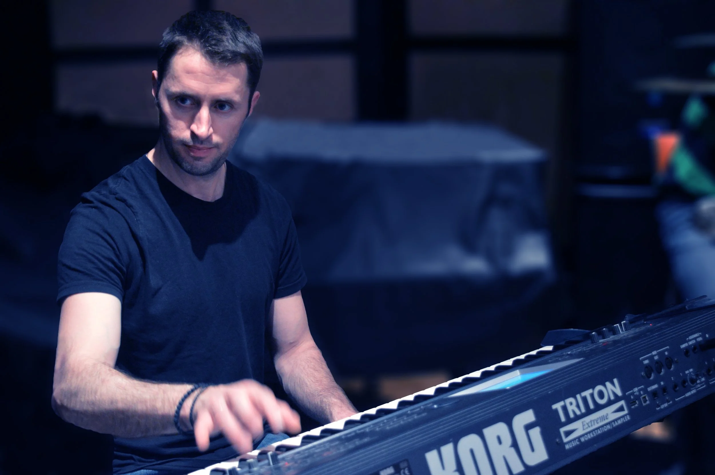 Nikos Nikomanis - Keyboards/piano Νίκος Νικομάνης - Πλήκτρα