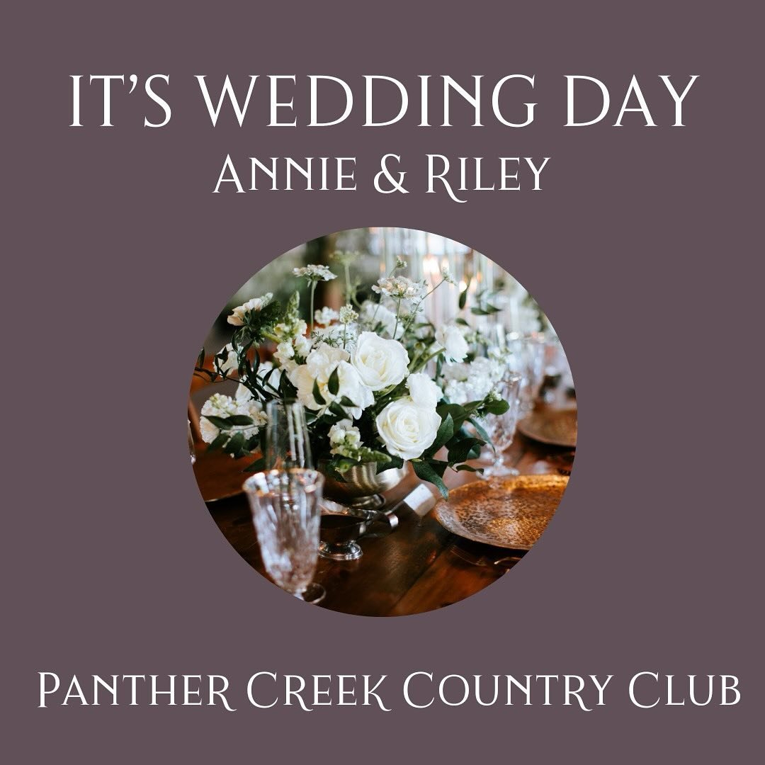It&rsquo;s wedding day for Annie and Riley!💍
&bull;
#weddingday #weddingplanner #weddinginspiration #centralillinoiswedding #bride
