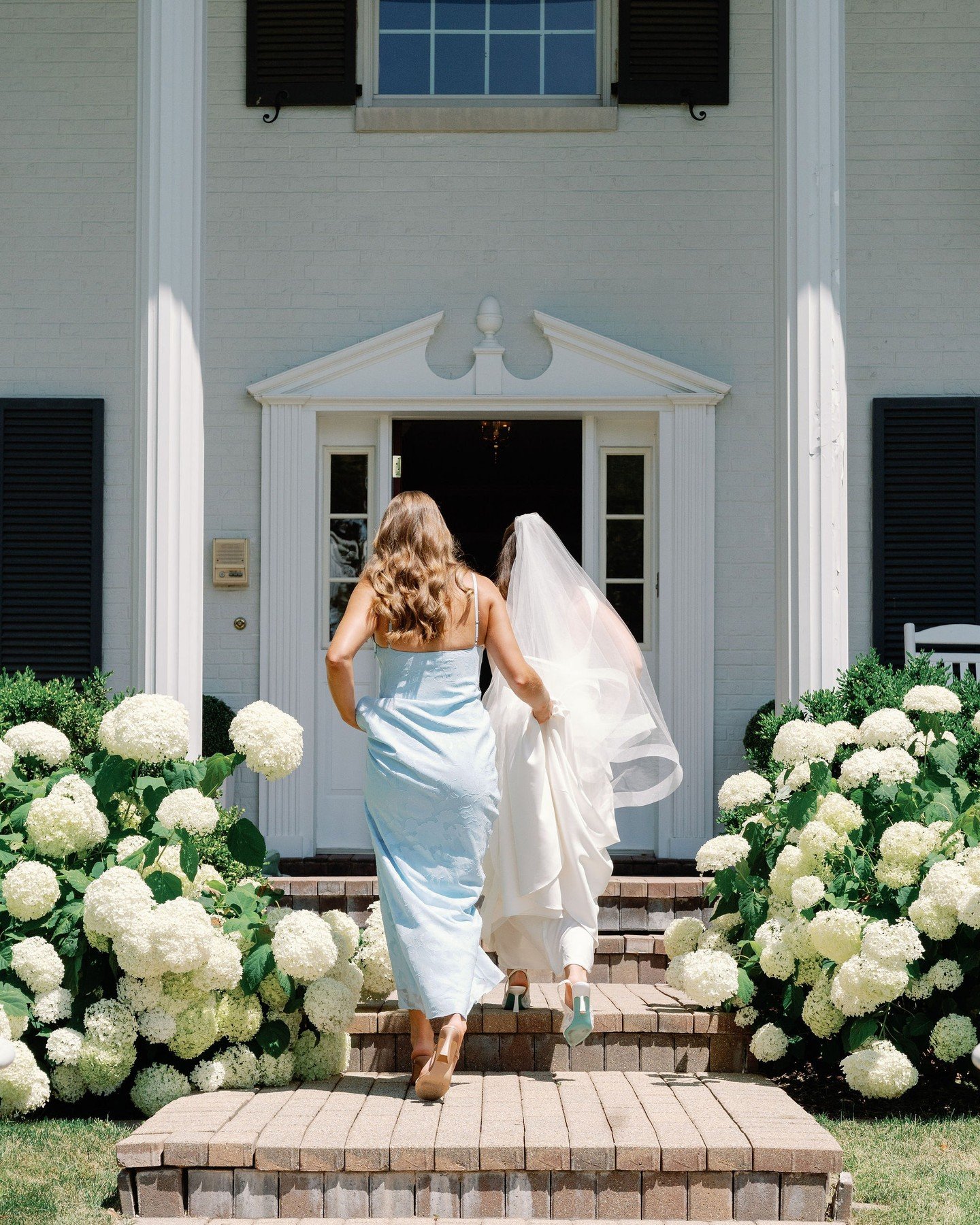 Let&rsquo;s play a little wedding game! If you had to choose ONE&hellip;

Which would you pick for your dream wedding day? ⤵️

1️⃣ A live band
2️⃣ A champagne tower
3️⃣ A wow-moment ceremony backdrop
4️⃣ A late-night snack your guests will never forg