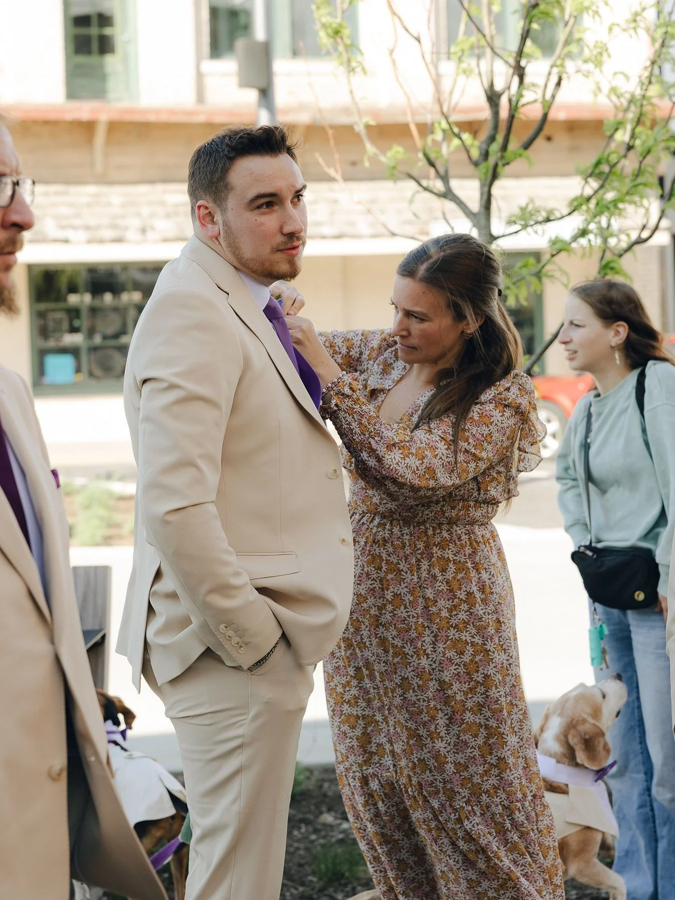 Things couples don&rsquo;t realize wedding planners are handling behind the scenes 👀✨

&bull; keeping the timeline moving
&bull; cueing your ceremony music
&bull; making sure grandma has a seat
&bull; fixing dresses + boutonni&egrave;res
&bull; chec