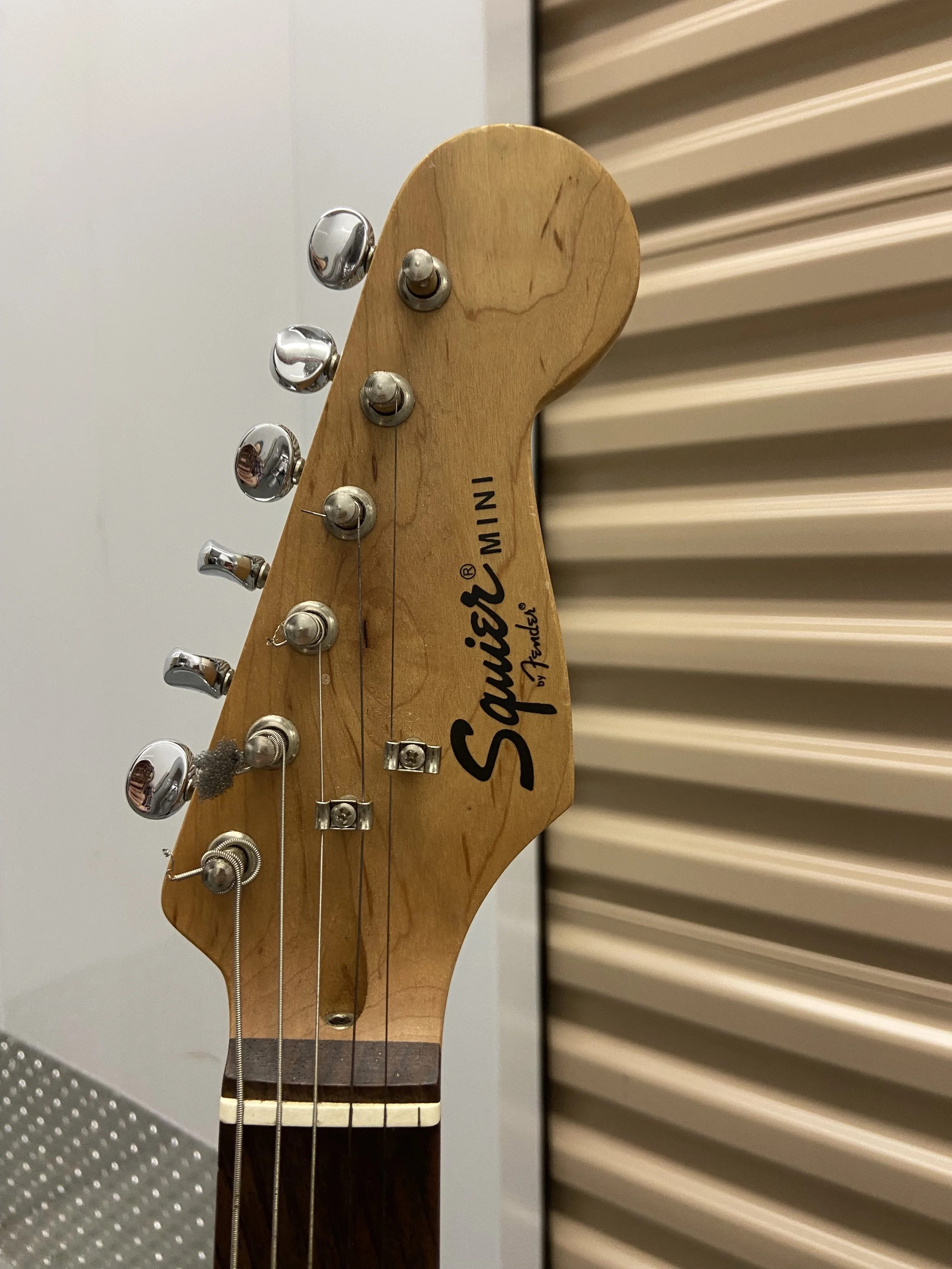 Fender Squier Mini strat (black)(3).jpeg