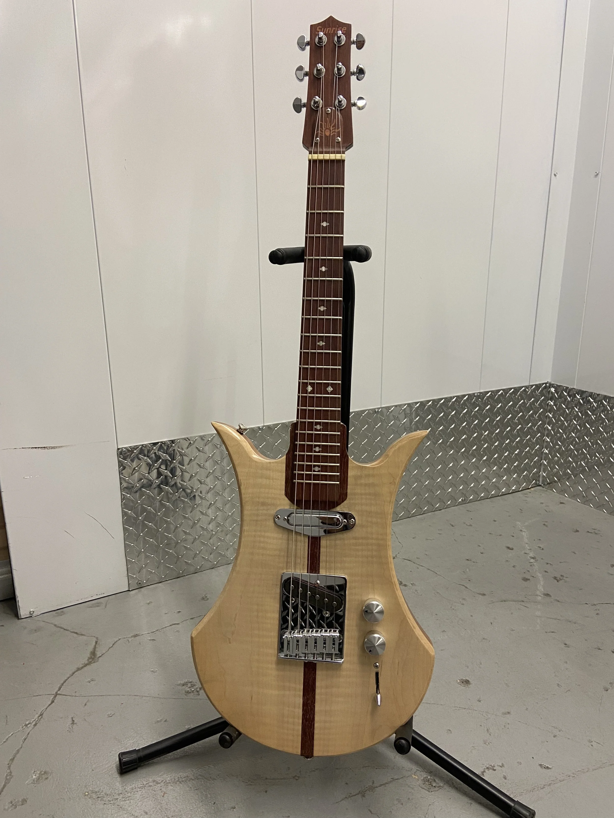 Sunrise Electric (light body, dark neck)(2).jpeg