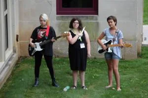watch Vampy Pastels perform here !